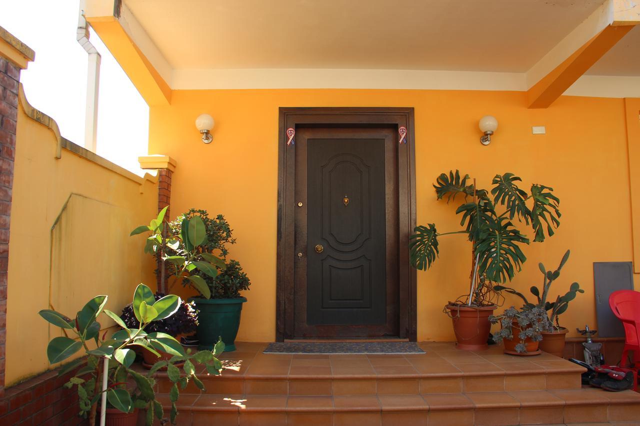 Yellow House - Vaja Sarpi Exterior foto